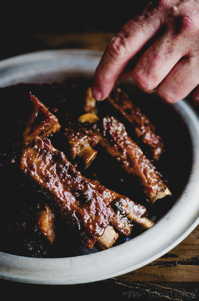 Instant Pot ribs are weeknight ribs! You don't have to wait 'til the weekend to enjoy these easy ribs with sticky honey garlic glaze from http://meatified.com, hurrah!