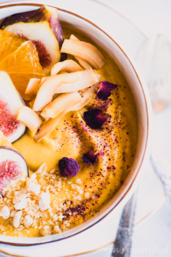 Switch it up with this anti inflammatory dairy free papaya smoothie bowl from https://meatified.com! Loaded with vitamins, antioxidants & good fats, it's a great way to start the day.