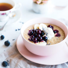 Rooibos Tea Oatmeal with Vanilla Scented Blueberries