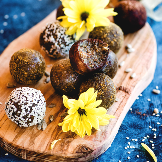 These fig flecked seed cycling energy balls are packed with tahini, sunflower & sesame seeds, so they're the perfect no cook treat for the luteal phase.