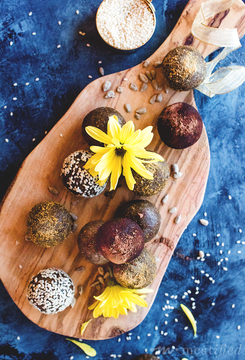 These fig flecked seed cycling energy balls are packed with tahini, sunflower & sesame seeds, so they're the perfect treat for the luteal phase.